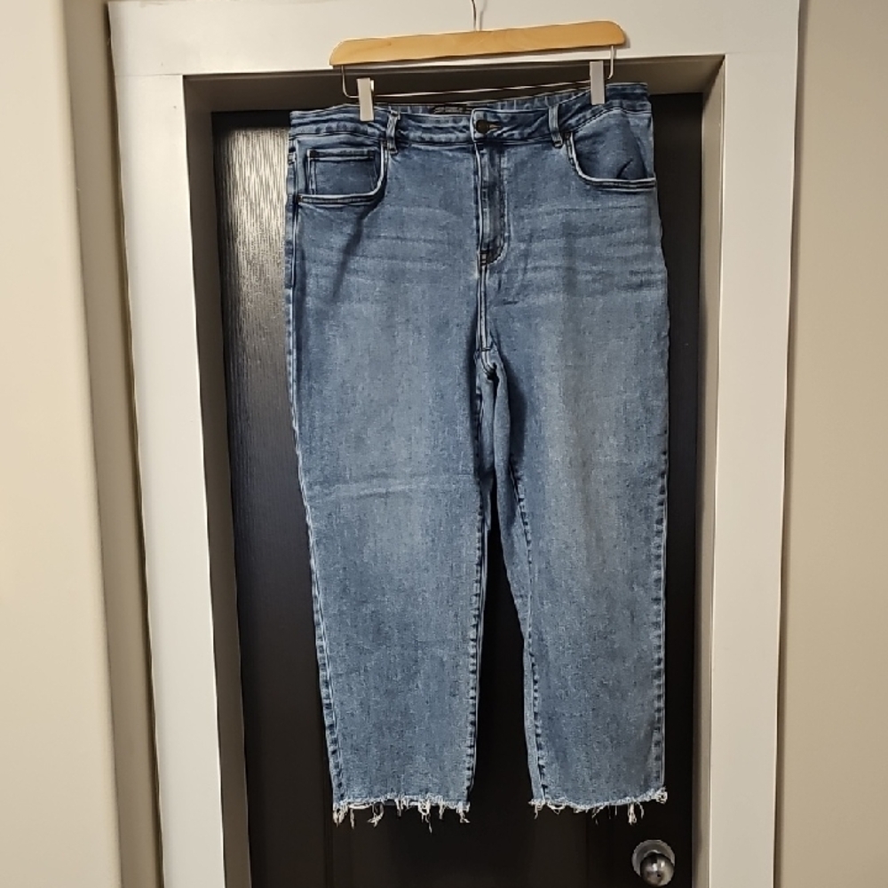 RW&CO. Light Blue High-Rise Cropped Jeans
